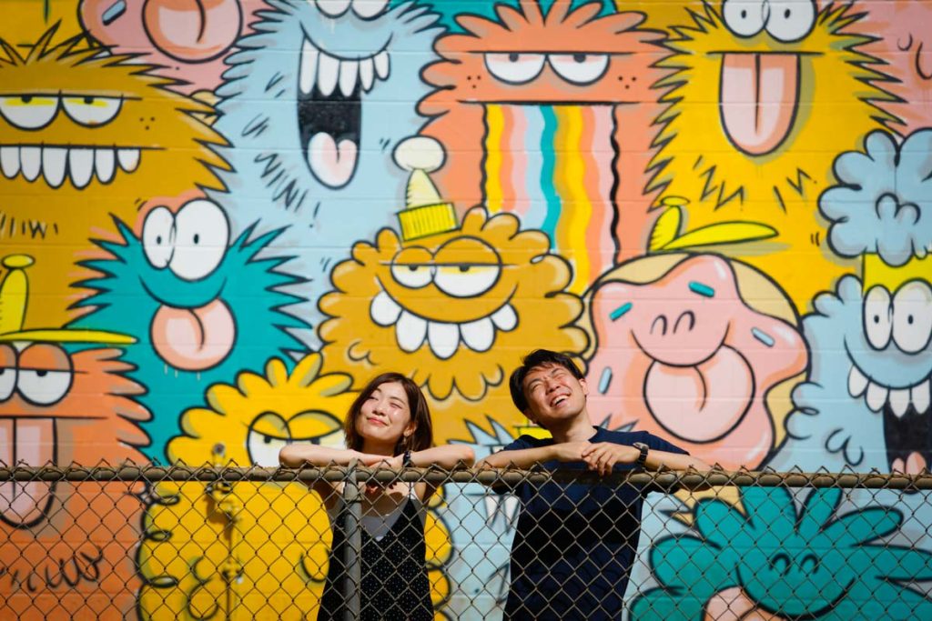 カカアコウォールアートではカジュアルフォト、一番有名なアロハモンスターをバックに望遠レンズで撮影